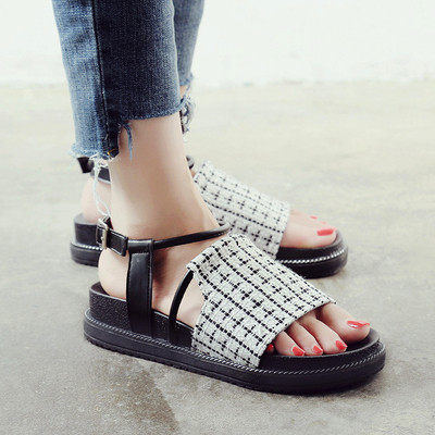 Stílusos női szandál lapos talppal, fehér és fekete színben