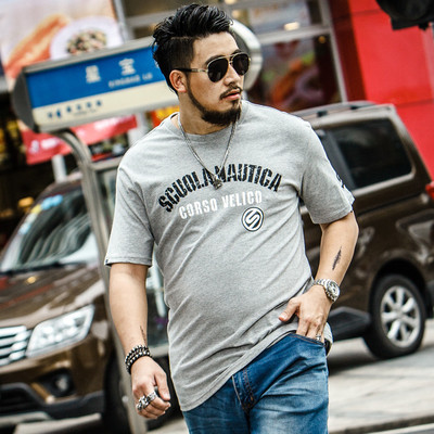 Férfi póló széles modell több színben felirattal