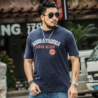 Férfi póló széles modell több színben felirattal