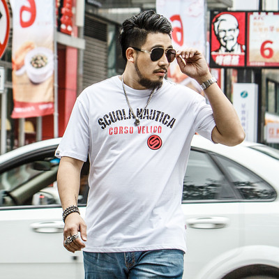 Férfi póló széles modell több színben felirattal