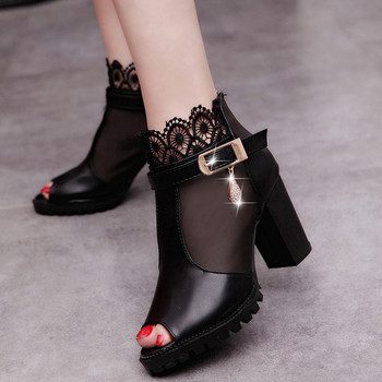 Елегантни дамски сандали на ток в бял и черен цвят