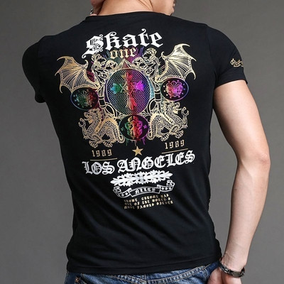 Мъжка памучна тениска в черен и бял цвят с цветна щампа на гърба и надпис