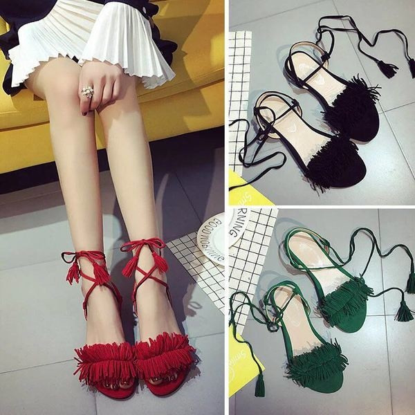 Piros, fekete és zöld bojtos női szandál