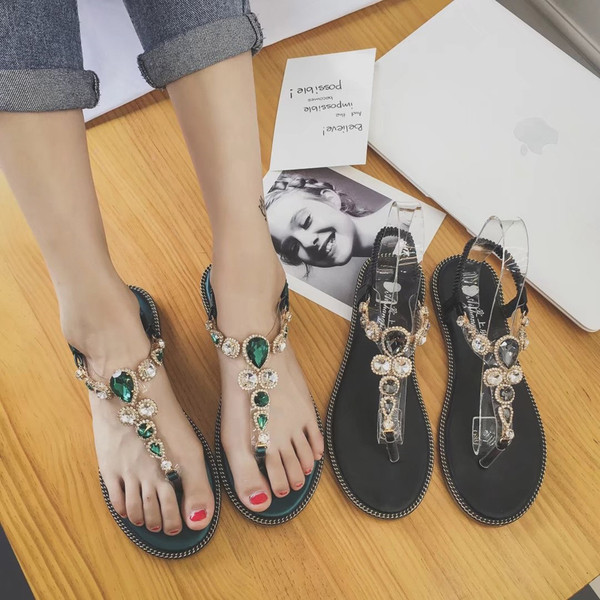 Stílusos női szandál díszítő kövekkel fekete és zöld színben