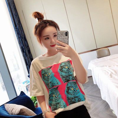 Női fehér alkalmi póló cicákkal