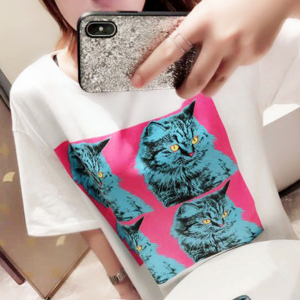 Női fehér alkalmi póló cicákkal