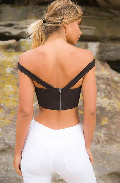 Női felső kereszt pántokkal és hátsó cipzárral