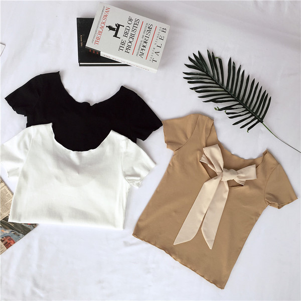 Női póló nyitott háttal és szalagos elemmel