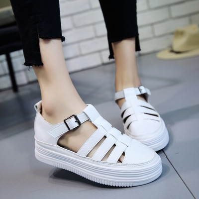 Stílusos női szandál zárt modell - két modell