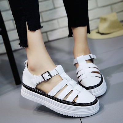 Stílusos női szandál zárt modell - két modell