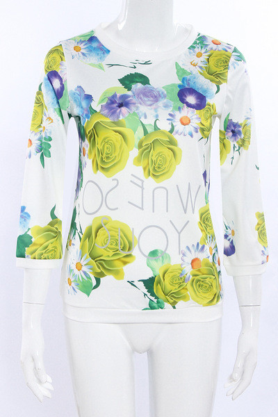 Nyári női póló friss színekben virágos motívumokkal