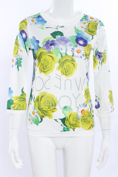 Nyári női póló friss színekben virágos motívumokkal