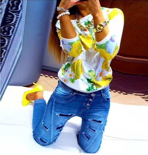 Nyári női póló friss színekben virágos motívumokkal