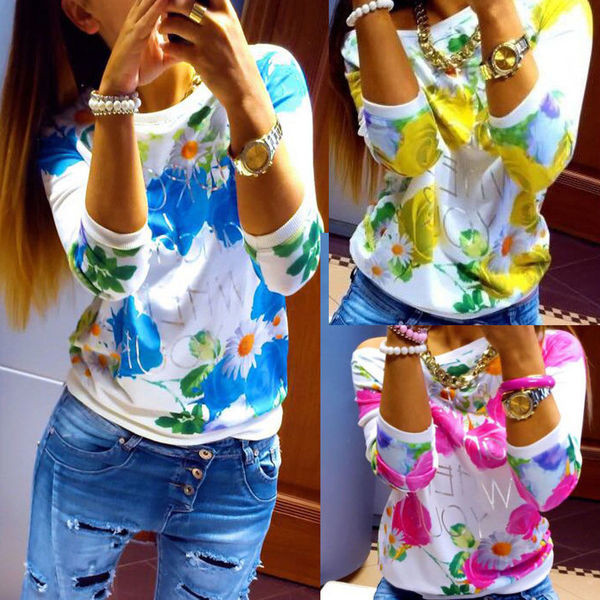 Nyári női póló friss színekben virágos motívumokkal
