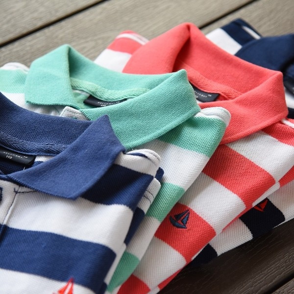 Csíkos gyermek póló fiúknak magas gallérral, gombokkal több színben