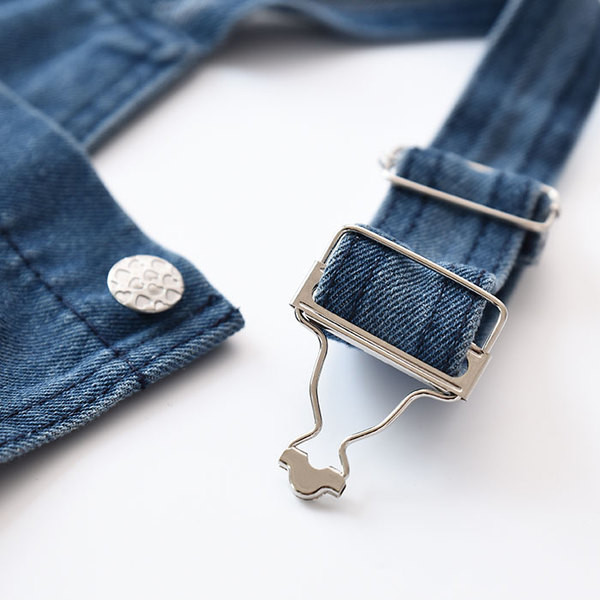 Két színben állítható pánttal ellátott gyerekoverall lányoknak hímzéssel