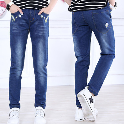 Többféle modellben hímzett gyerekfarmer lányoknak