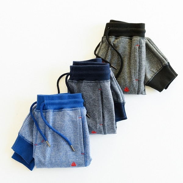 Gyerek tréningruha fiúknak három színben