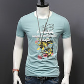 Friss férfi karcsú póló tavaszra és nyárra