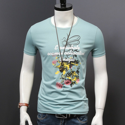 Friss férfi karcsú póló tavaszra és nyárra