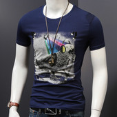 Karcsú nyári férfi póló modern mintával