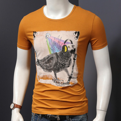 Karcsú nyári férfi póló modern mintával