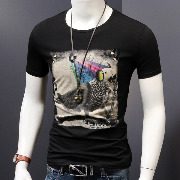 Karcsú nyári férfi póló modern mintával