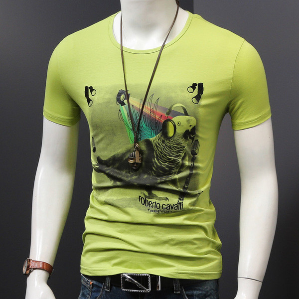 Karcsú nyári férfi póló modern mintával