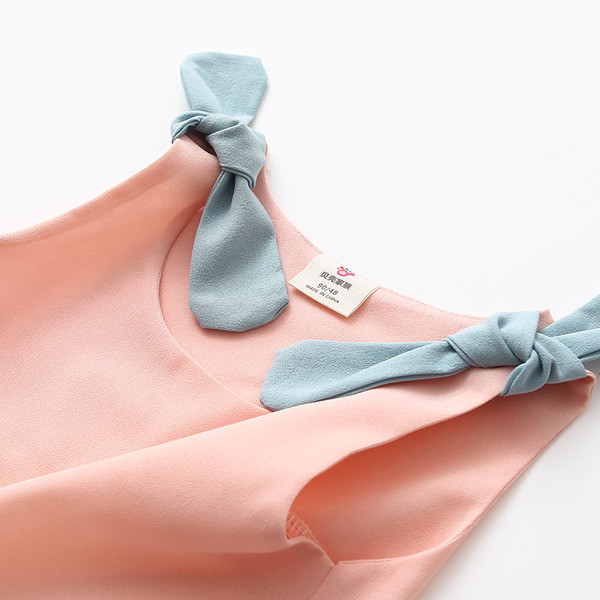 Modern gyerekcipő lányoknak élénk színekben, szalagos elemmel