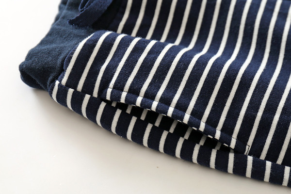 Alkalmi gyerek rövidnadrág fiúknak fehér és fekete színben