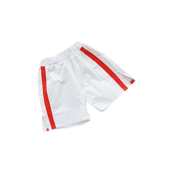 Gyerek rövidnadrág fiúknak színes szegéllyel