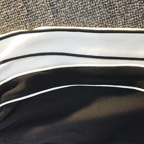 Gyermek rövidnadrág fiúknak fehér és fekete színben