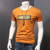 Egyszerű férfi karcsú póló felirattal