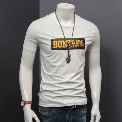 Egyszerű férfi karcsú póló felirattal