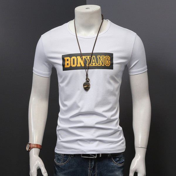 Egyszerű férfi karcsú póló felirattal