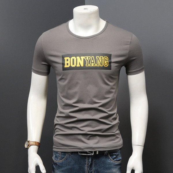 Egyszerű férfi karcsú póló felirattal