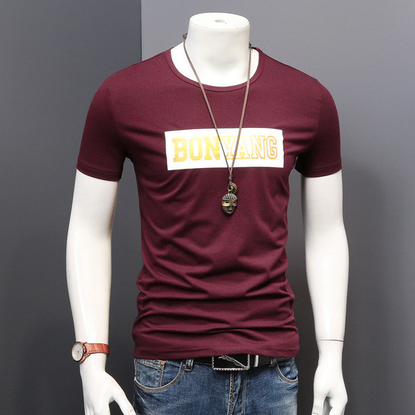 Egyszerű férfi karcsú póló felirattal