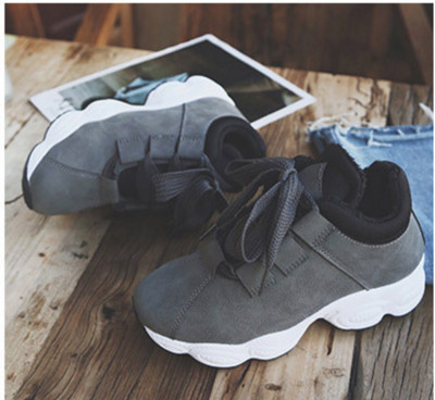 Sportos-alkalmi női tornacipő kényelmes talppal, szalaggal, három színben