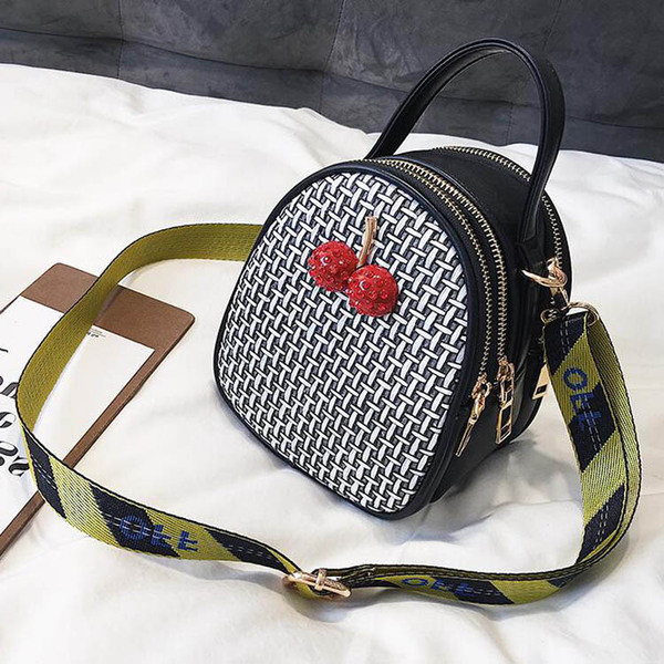 Sport-alkalmi női mini táska 3D dekorációval és széles fogantyúval