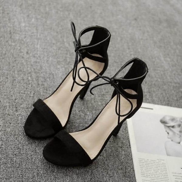 Elegáns nyári női magas sarkú szandál fekete színben