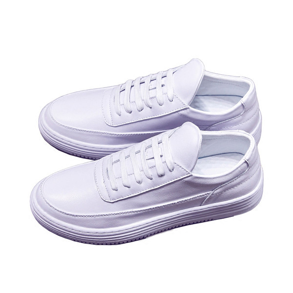 Fehér tiszta férfi tornacipő minden napra