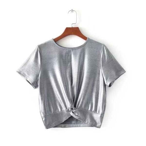 Stílusos női blúz fényes szürke színben, rövid ujjal és O-nyakkal