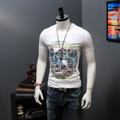 Férfi karcsú, rövid ujjú póló színes nyomattal