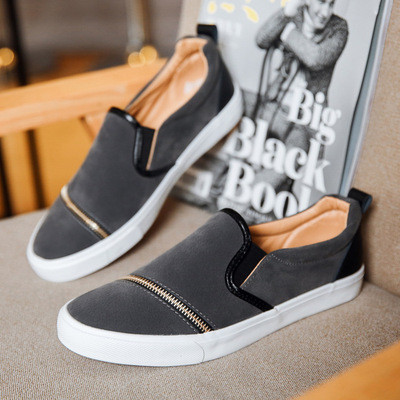 Fém elemekkel díszített, sportos-elegáns férfi tornacipő