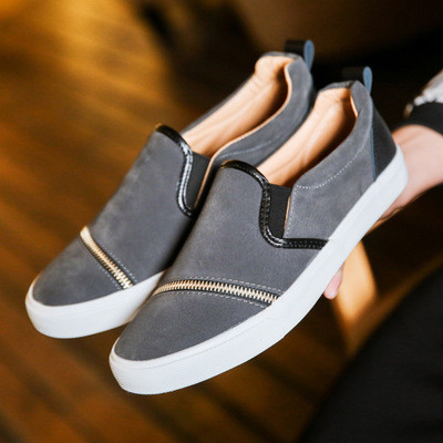 Fém elemekkel díszített, sportos-elegáns férfi tornacipő