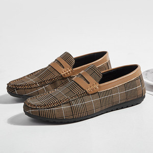 Férfi kockás mokaszinok eco bőr elemekkel