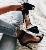 Elegáns női magas sarkú szandál dekoratív cipzárral fekete színben