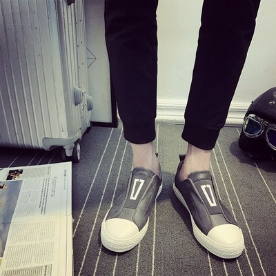 Stílusos eko bőrből készült cipők három színben, mindennapi használatra alkalmasak