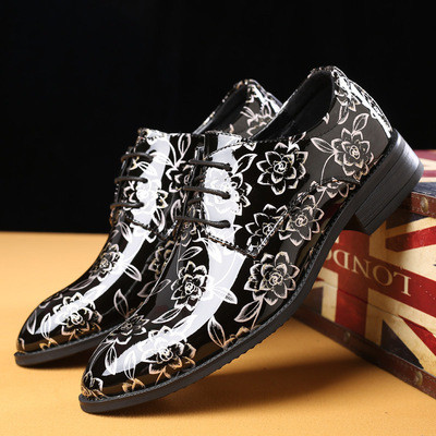 Férfi hivatalos cipő virágos motívumokkal
