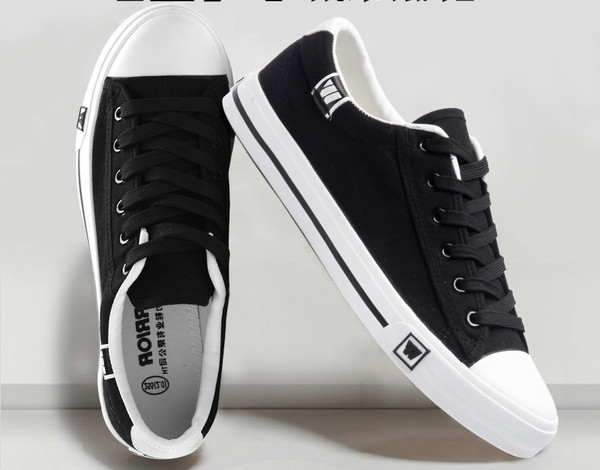 Alkalmi férfi tornacipő két modell nyakkendővel és nyakkendő nélkül, három színben